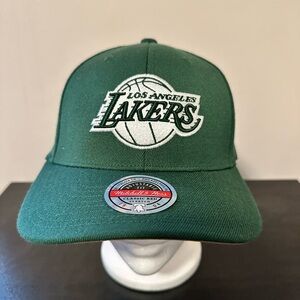 NWT La Lakers Mitchell & Ness Green Cap